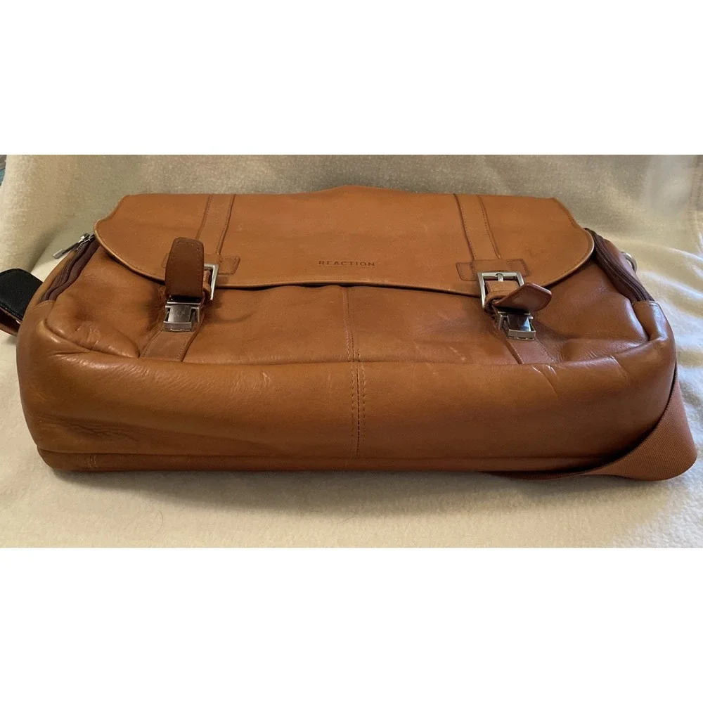 Kenneth Cole Reaction Carmel Leather Multiple Pocket Messenger Laptop Briefcase